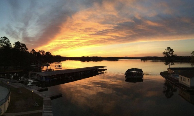 Hot Springs Condo | A12 Luxury Lake Front - Our Guests Keep Coming Back! *See our 5 Star Reviews*