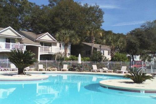 Demere Park House | A13 Pool view, easy access MGR American Dream