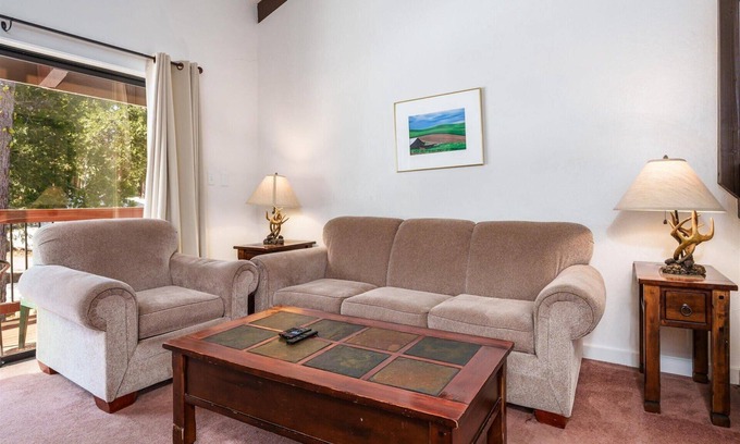 Yosemite West Condo | (A202) Loft Condominiums