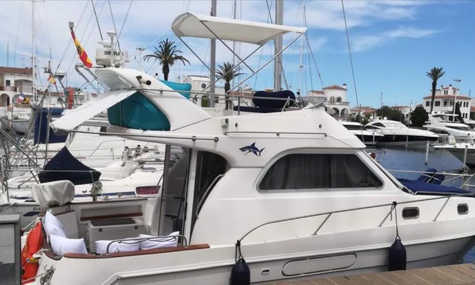 Roses Town Center Boat Rental | Aavinya