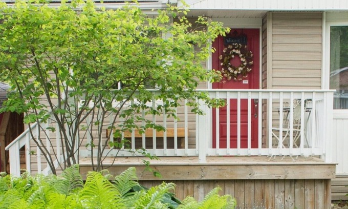 Historic Old Town Cottage | "Abbey Cottage" Beautiful Updated Modern Cottage