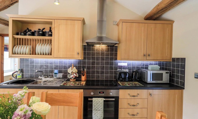 Penny Bridge Cottage | Abbots Reading Mews 1