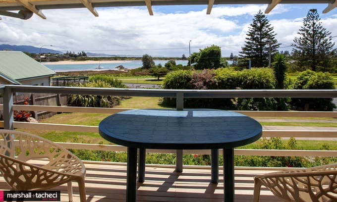 Bermagui House | ABERDEEN 1: 112 Lamont Street -Views, great boat p