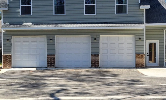 Columbia Apartment | Above Garage Apartment - Fully Equipped 2 bedroom, 1 bath.