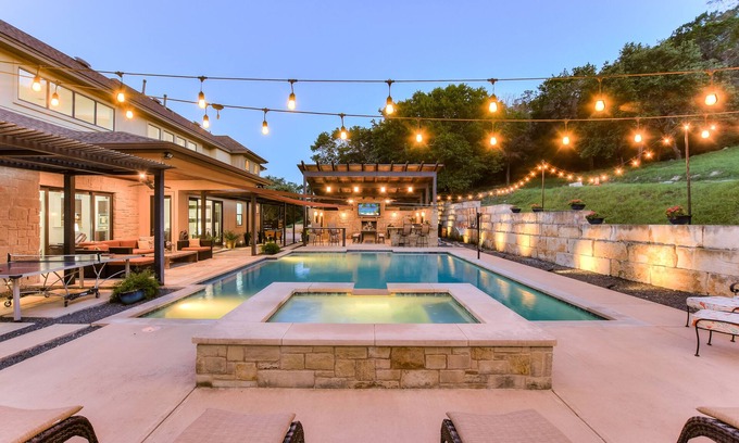 Austin House | Above Hillside Oasis I Pool&Spa I Outdoor Entertaining I Luxury Services