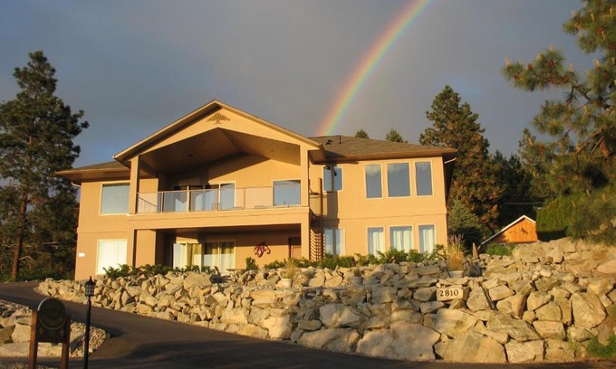 Okanagan-Similkameen Bed & Breakfast | Above Naramata Bed & Breakfast