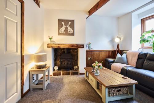 Oakworth House | Above Rubies- The Old Shuttleworks, Cozy Cottage