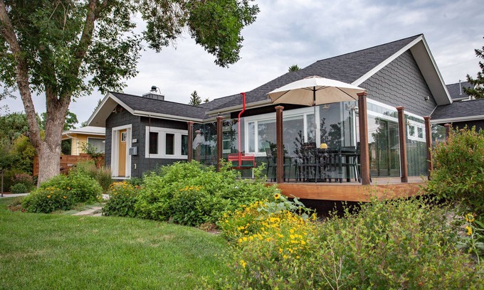 Livingston House | Absaroka Sunrise - Luxury In-Town location | Million $ Views | Pool & Hot Tub