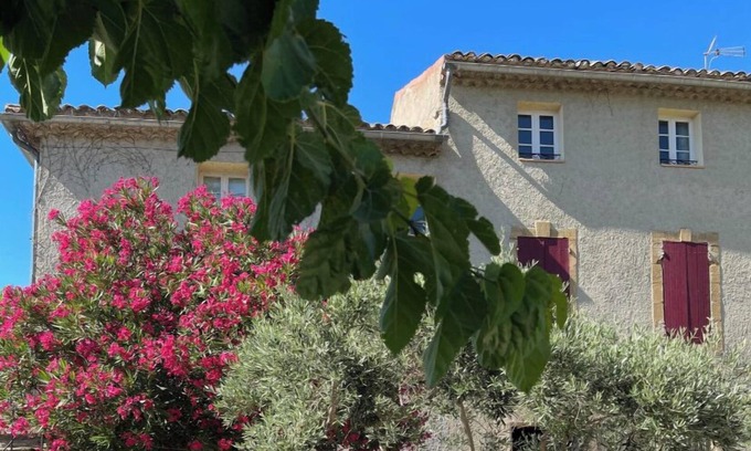 Gigondas House | ABSTRUS gite for 2 people in the heart of the vineyards pets allowed -16 kg