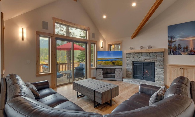 Montgomery Estates House | AC, Slot Machine, Skeeball, Bubble Hockey, Shuffleboard, Spa, +Meadow Views – Meadow View Estate
