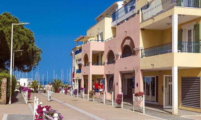 Solenzara Apartment | Accommodation in Solenzara, air conditioning, balcony, pool, near the beach B4