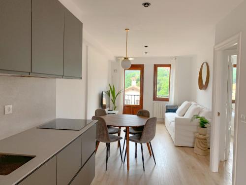 Comillas City Center Apartment | ACOGEDOR APARTAMENTO CON TERRAZA Y PARKING Publico EN COMILLAS
