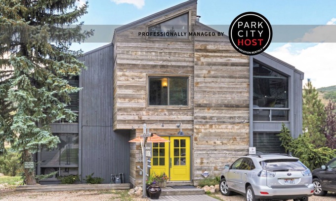 North Park City Ski Chalet | Acorn Chalet #4 - Walk to PC ski base! STUDIO!