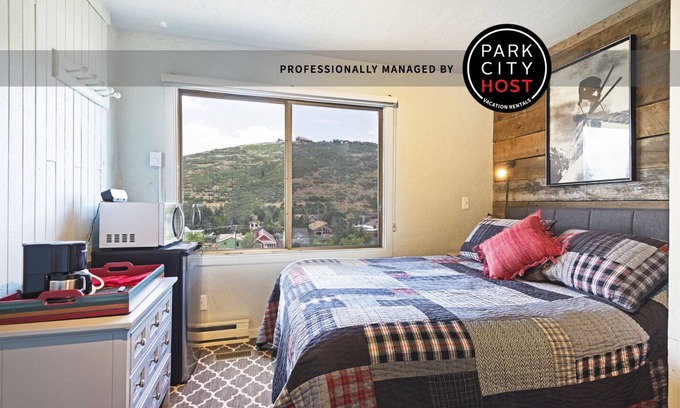 North Park City Condo | Acorn Chalet #5 - Walk to PC ski base! STUDIO!