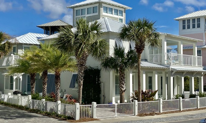 Sunnyside House | Across the Street from the Beach with Private Pool - Luxury House. 4 King suites