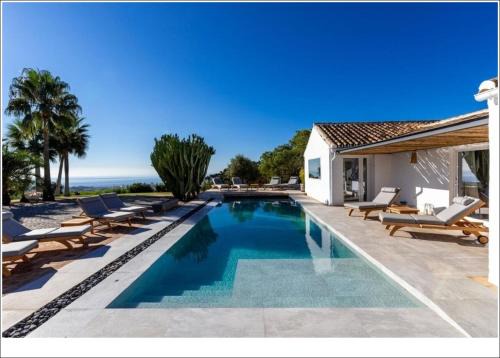 El Palo House | Active Seaside Escape Stay by the Waves