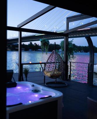 Cukarica House | ADA MOMENT Splav- kuca na reci Beograd- Floating House on SAVA RIVER ,Belgrade