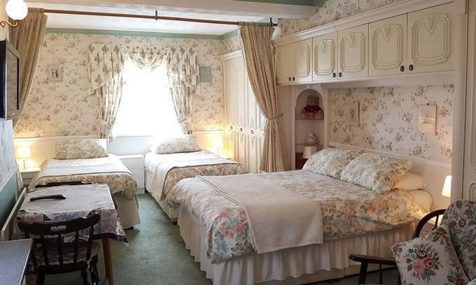 Clacton-on-Sea Bed & Breakfast | Adelaide Guesthouse