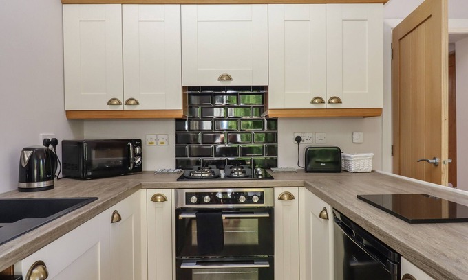 Bideford Cottage | Adipit Stables