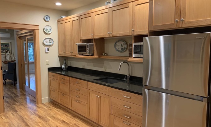 Ashland Apartment | Adjacent to Downtown Ashland and Lithia Park, Lithia Park Suite 1