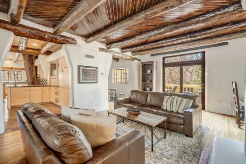 Broadmoor House | Adobe del Sur Architectural Gem Near Broadmoor