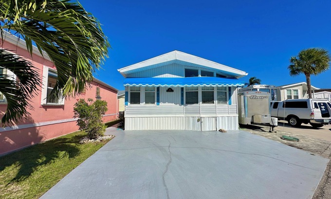 Nettles Island House | adorable 2 bedroom 1 1/2 bath beach home