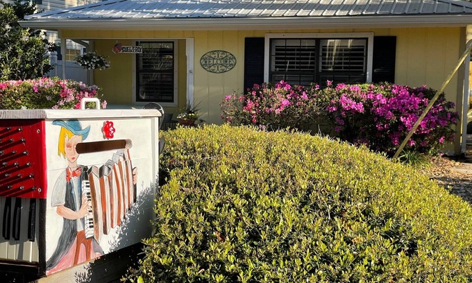 Saint Simons Island House | Adorable 3 bed, 2 bath Cottage in Glynn Haven SD