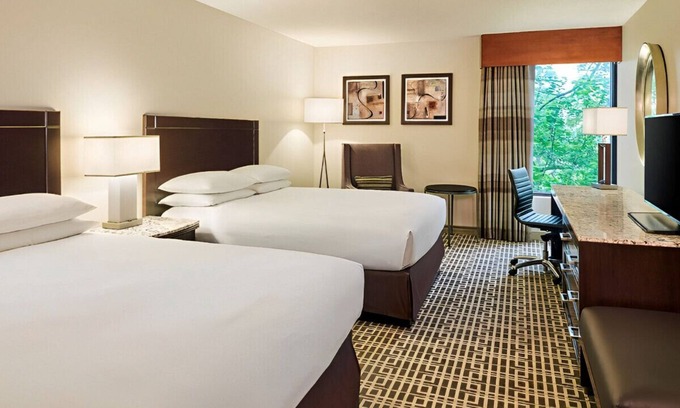 Houston House | Adorable & Affordable Suite! Great for Groups!