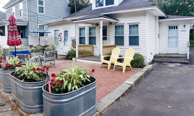 Scarborough House | Adorable Beach House Across the Street From Beach!