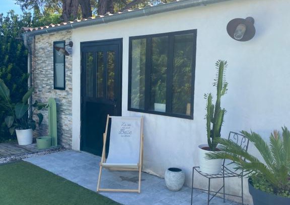 Beziers House | Adorable chambre vue sur piscine