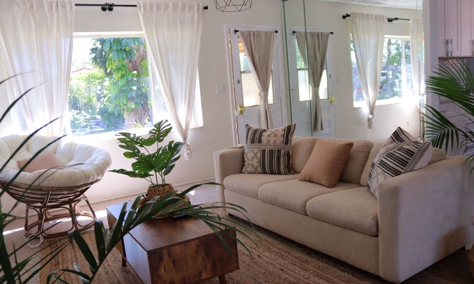 Deerfield Beach Cottage | Adorable Cottage Steps From The Beach! Sleeps Up To 8, FAMILY AND PET FRIENDLY