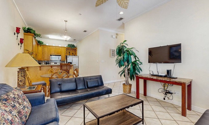 South Padre Island Condo | Adorable home with pool, patio, central AC, & washer/dryer - 1/2 block to beach