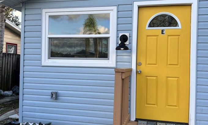 St. Petersburg - Clearwater Apartment | Adorable New Remodel Cozy E Guesthouse to Stay