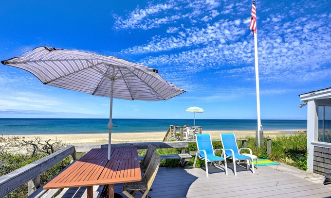 East Sandwich Cottage | Adorable Oceanfront Cottage on Spring Hill Beach