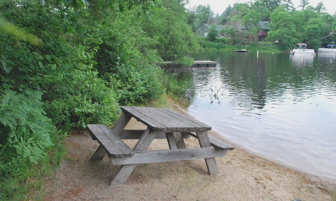 Center Conway Cottage | Adorable Waterfront Cottage on Pristine Conway Lake