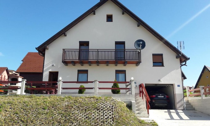 Canton 10 Ski Chalet | Adria