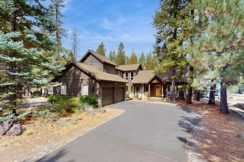 Deer Park House | Adventure Awaits Lodge