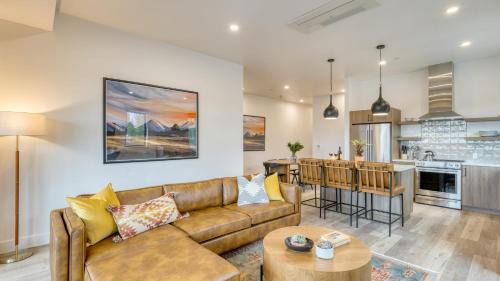 Bend House | Aerie Modern 4 Unit Buyout 4 Units w Hot Tub Mountain Views Near Downtown
