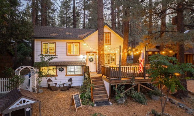 Wrightwood Cabin | Aery Pines|1 Block to Village, Pets OK, EV Charge