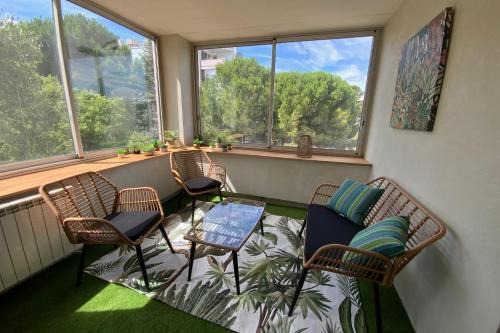 Estanove House | Aesthetics - 2 bedrooms and secure parking!