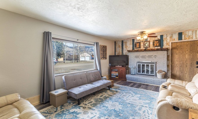 Creede House | Affordable Family Friendly Home - Near Downtown Creede