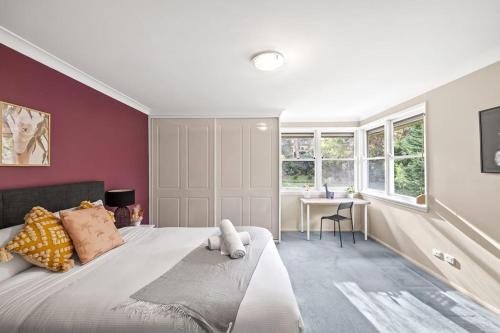 Pymble House | Affordable No-Frills Queen Ensuite Room in Pymble