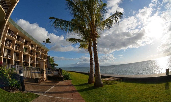 Kahana Condo | Affordable oceanfront condo, amazing views, sunsets, beaches, pool in West Maui