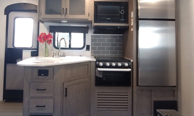Navarre House | Affordable stay 7 minutes to the beach 2021 32' RV