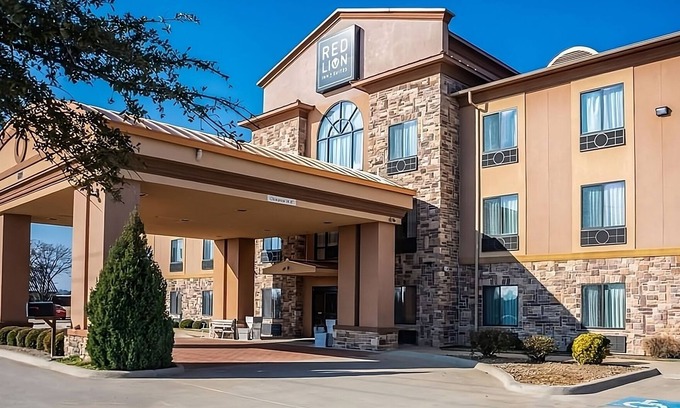 Mineral Wells Hotel | Affordable Units Near Attractions! Pool, Parking, Breakfast, Free Wifi