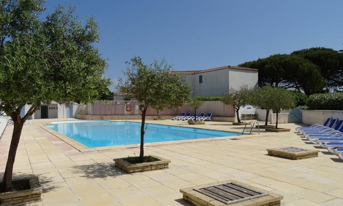 La Flotte Apartment | AGATHE Bel appartement avec piscine