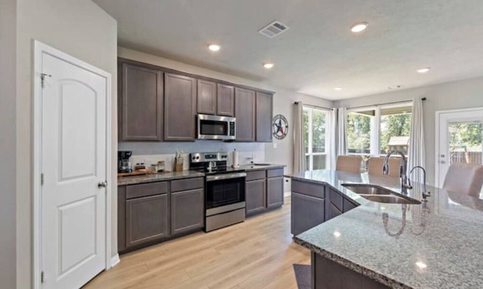 College Station House | Aggieland Lonestar Retreat!nLOCATION, LOCATION, Pet and Kid Friendly!