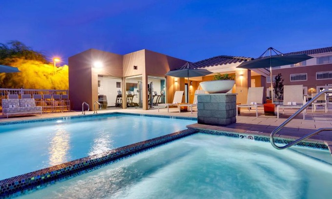 Edwards Business Park Hotel | Aiden by Best Western Scottsdale North