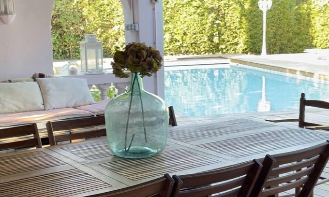 Le Brusc Villa | Air-conditioned villa with secure swimming pool 10 minutes from the beach and shops