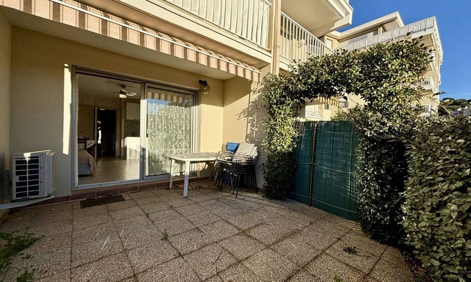 Cavalaire-sur-Mer Apartment | Air-conditioned studio with terrace and parking in Cavalaire-sur-Mer
